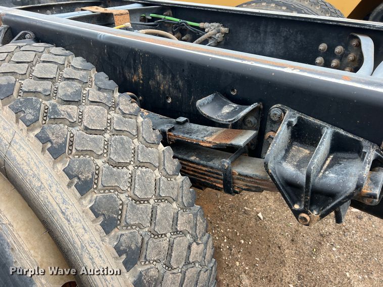 image for item LB9291 2011 International 7400  truck cab and chassis