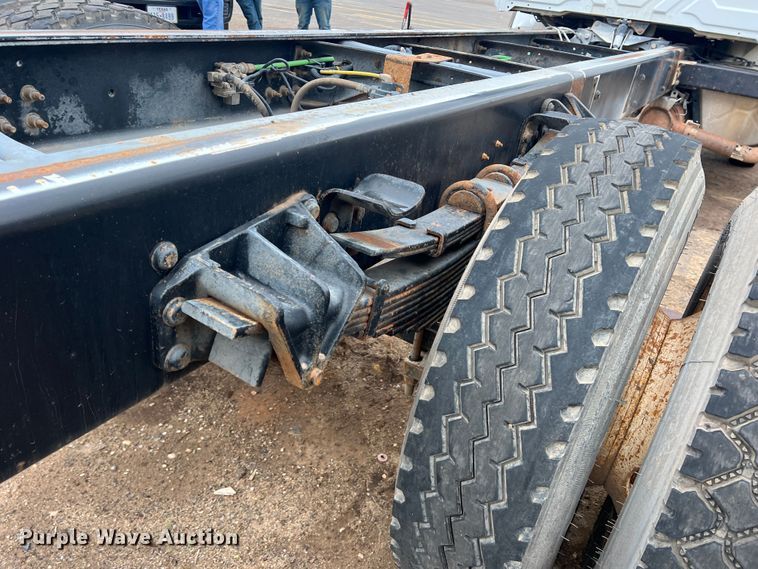 image for item LB9291 2011 International 7400  truck cab and chassis