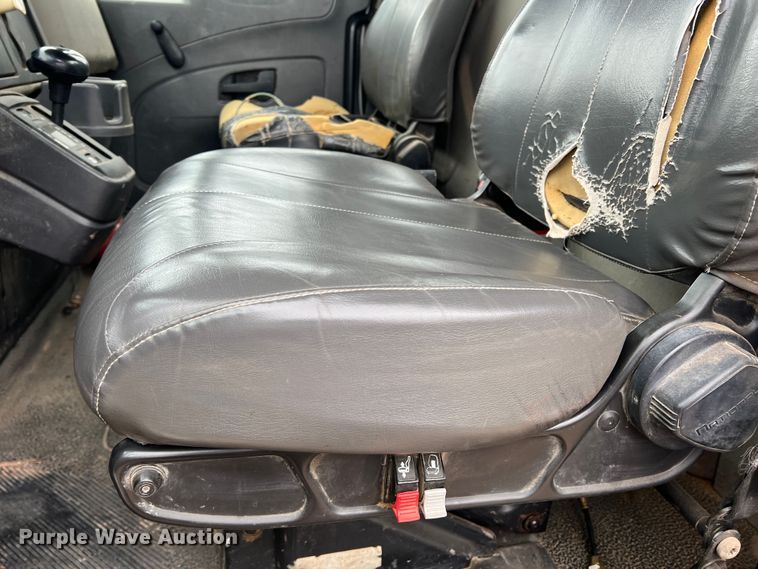 image for item LB9291 2011 International 7400  truck cab and chassis