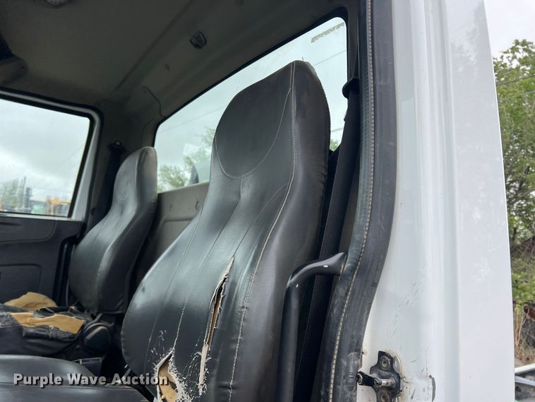 image for item LB9291 2011 International 7400  truck cab and chassis