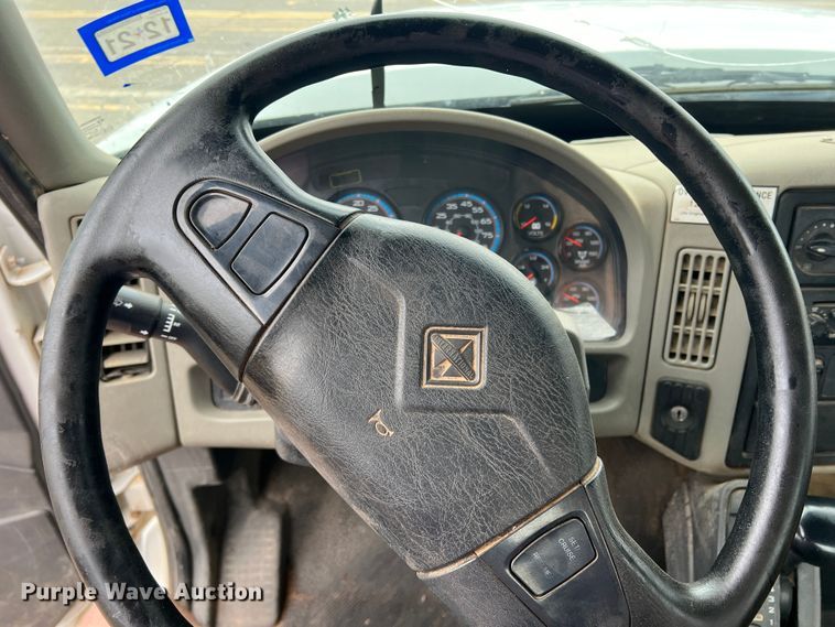 image for item LB9291 2011 International 7400  truck cab and chassis