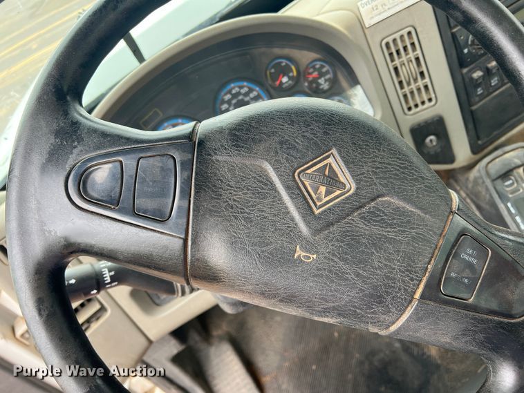 image for item LB9291 2011 International 7400  truck cab and chassis