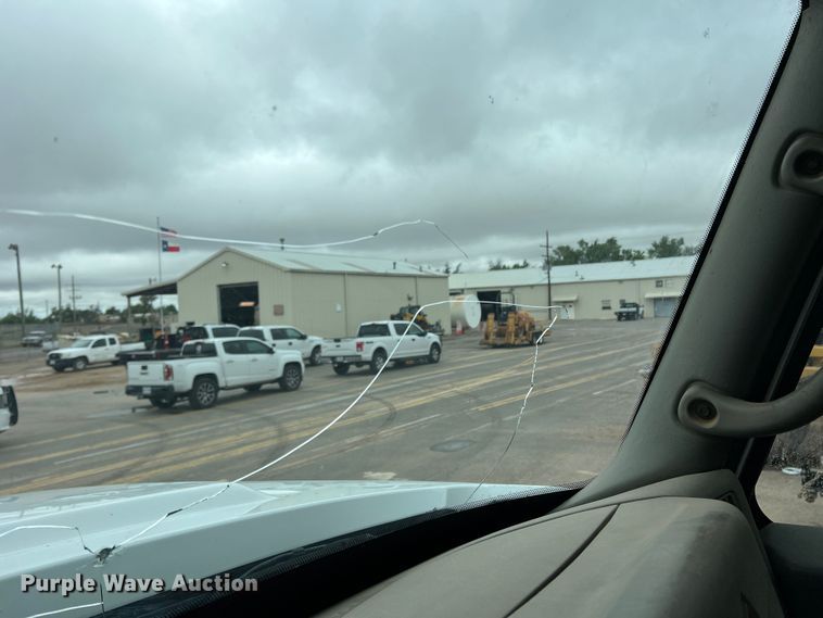 image for item LB9291 2011 International 7400  truck cab and chassis