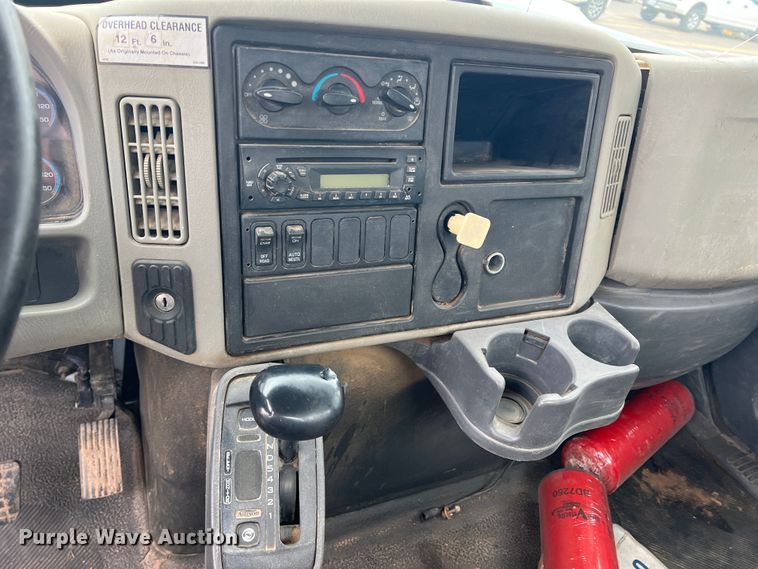 image for item LB9291 2011 International 7400  truck cab and chassis