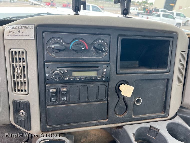 image for item LB9291 2011 International 7400  truck cab and chassis