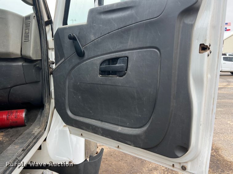 image for item LB9291 2011 International 7400  truck cab and chassis