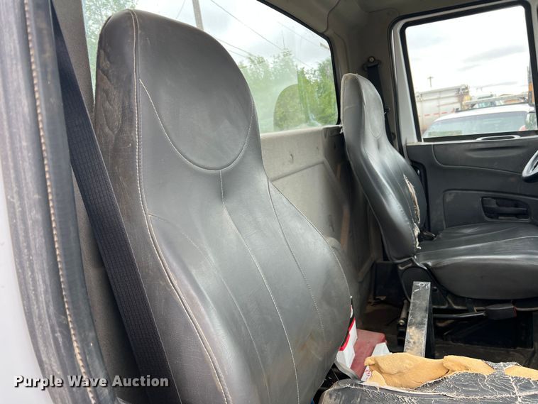 image for item LB9291 2011 International 7400  truck cab and chassis