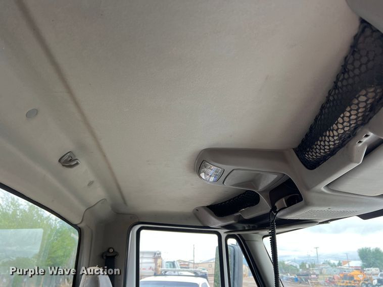 image for item LB9291 2011 International 7400  truck cab and chassis