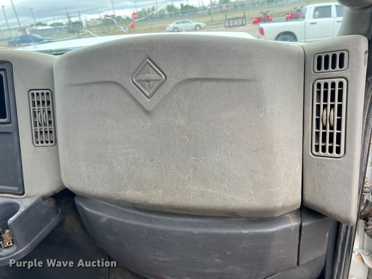 image for item LB9291 2011 International 7400  truck cab and chassis