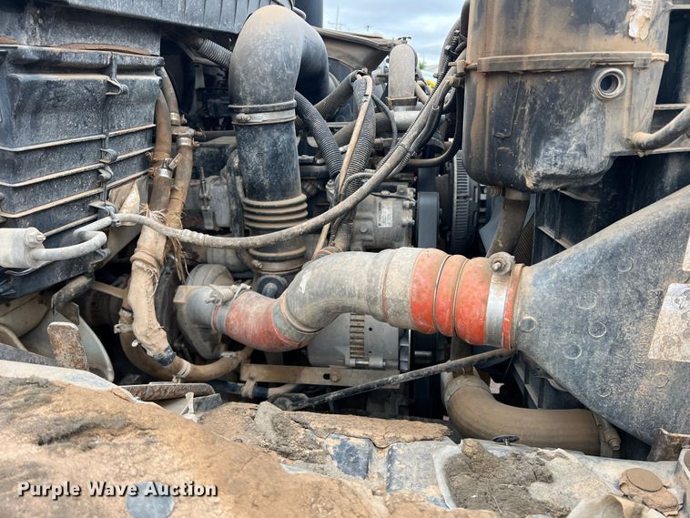 image for item LB9291 2011 International 7400  truck cab and chassis