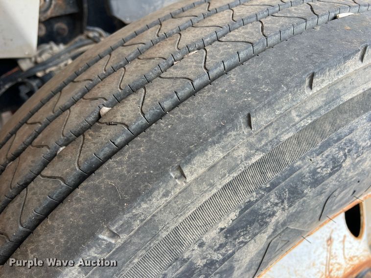 image for item LB9291 2011 International 7400  truck cab and chassis