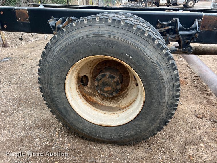 image for item LB9291 2011 International 7400  truck cab and chassis