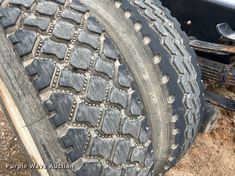 image for item LB9291 2011 International 7400  truck cab and chassis