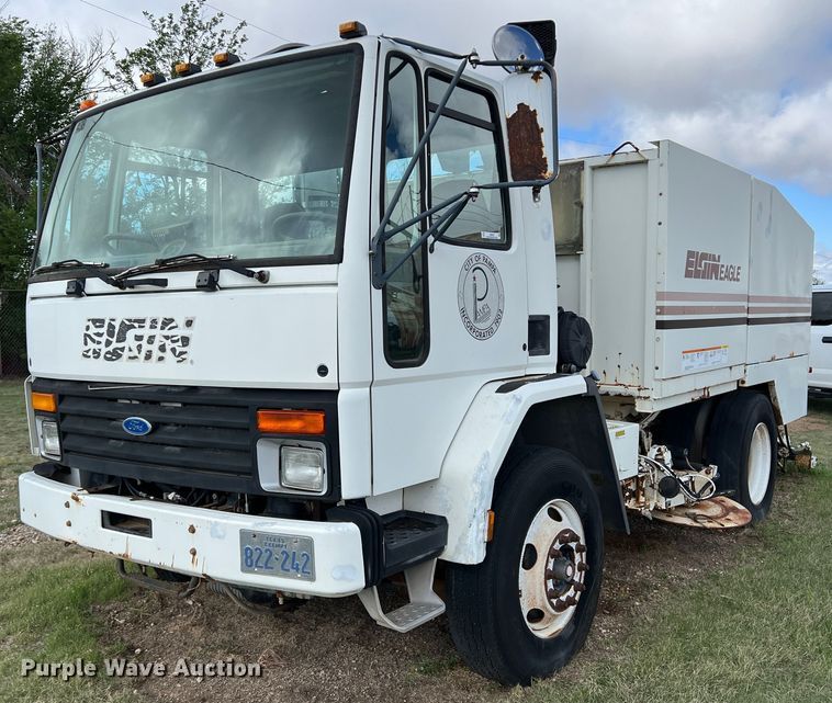 image for item LB9292 1997 Ford CF8000  street sweeper truck