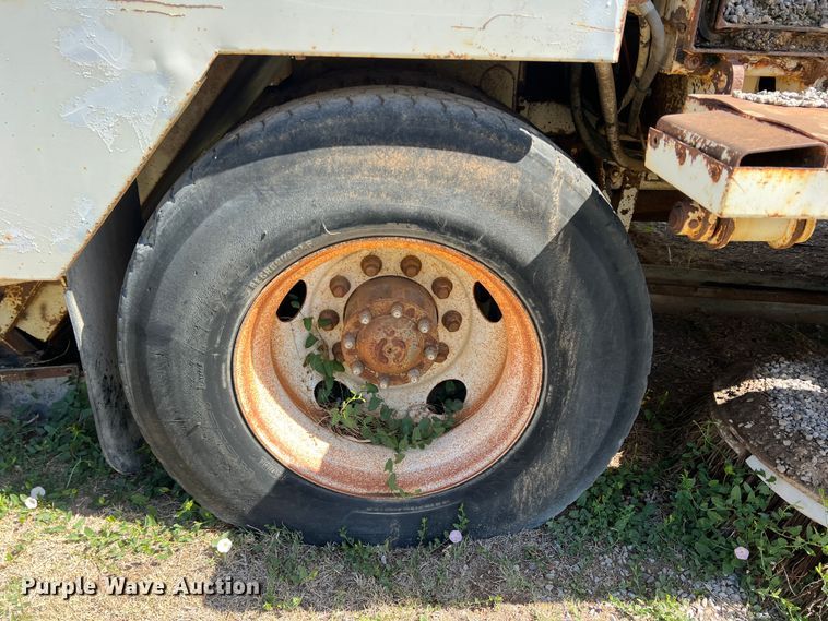 image for item LB9292 1997 Ford CF8000  street sweeper truck