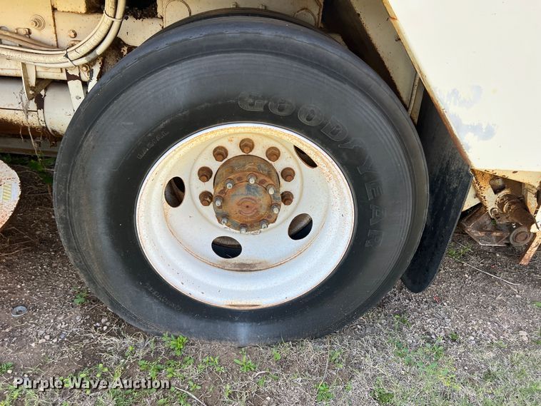 image for item LB9292 1997 Ford CF8000  street sweeper truck