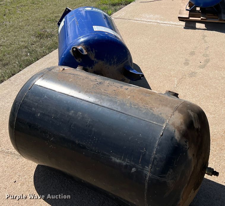 image for item LB9296 2012 Quincy  air compressor