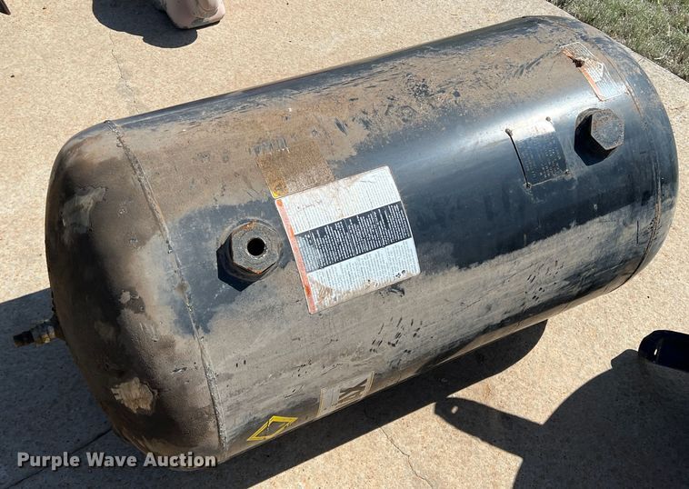 image for item LB9296 2012 Quincy  air compressor