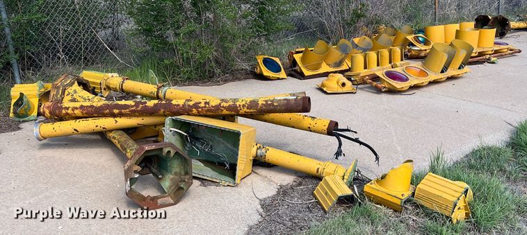 image for item LB9298 Approximately 5 stop lights