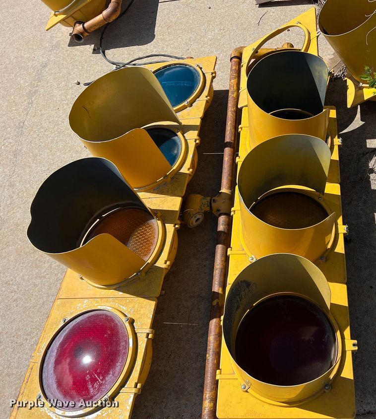 image for item LB9298 Approximately 5 stop lights