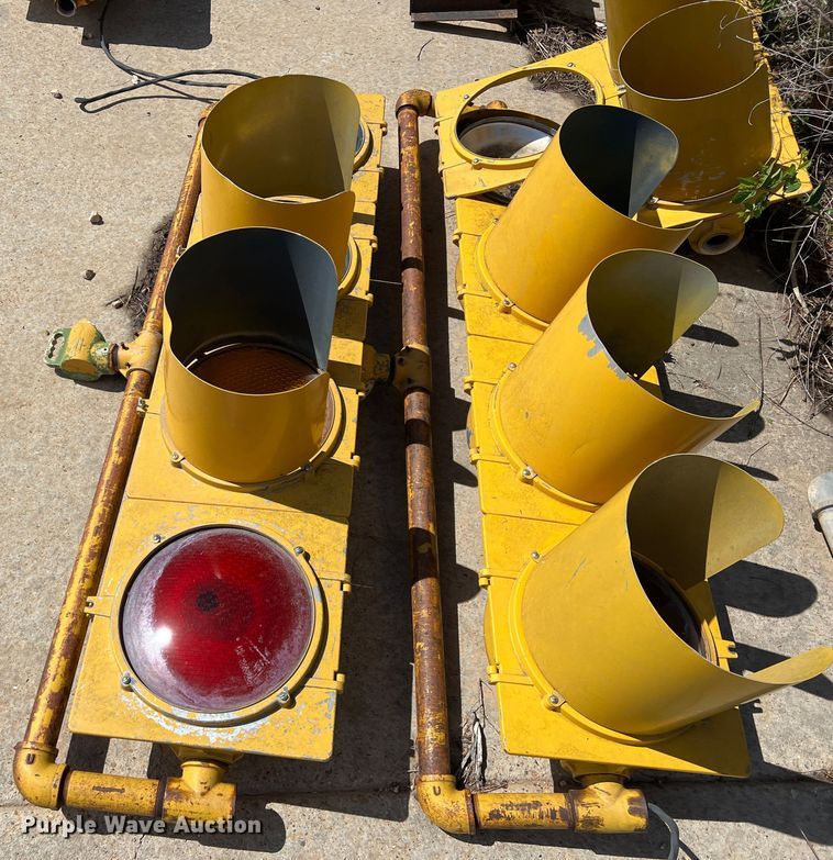 image for item LB9298 Approximately 5 stop lights