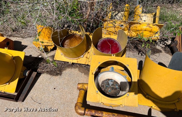 image for item LB9298 Approximately 5 stop lights