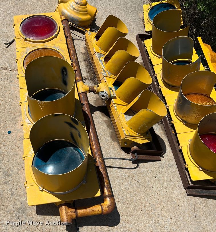 image for item LB9298 Approximately 5 stop lights