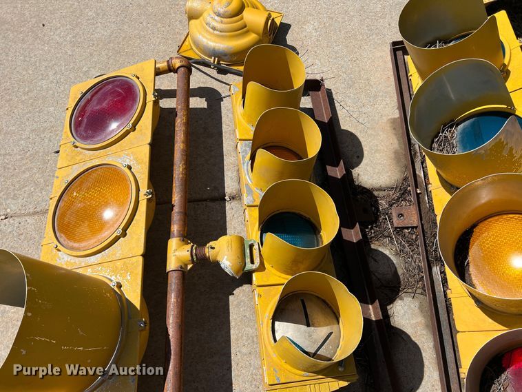 image for item LB9298 Approximately 5 stop lights