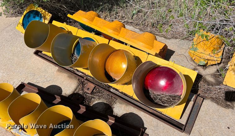 image for item LB9298 Approximately 5 stop lights