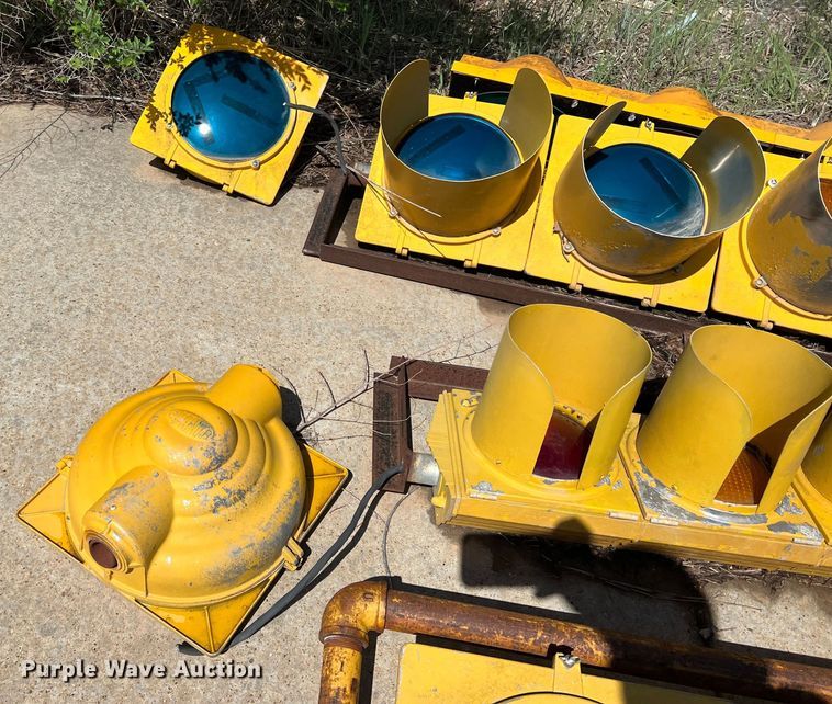 image for item LB9298 Approximately 5 stop lights