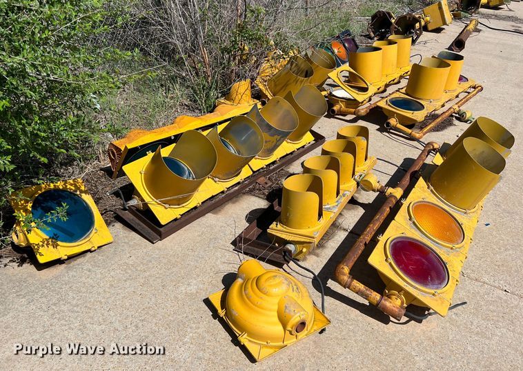 image for item LB9298 Approximately 5 stop lights