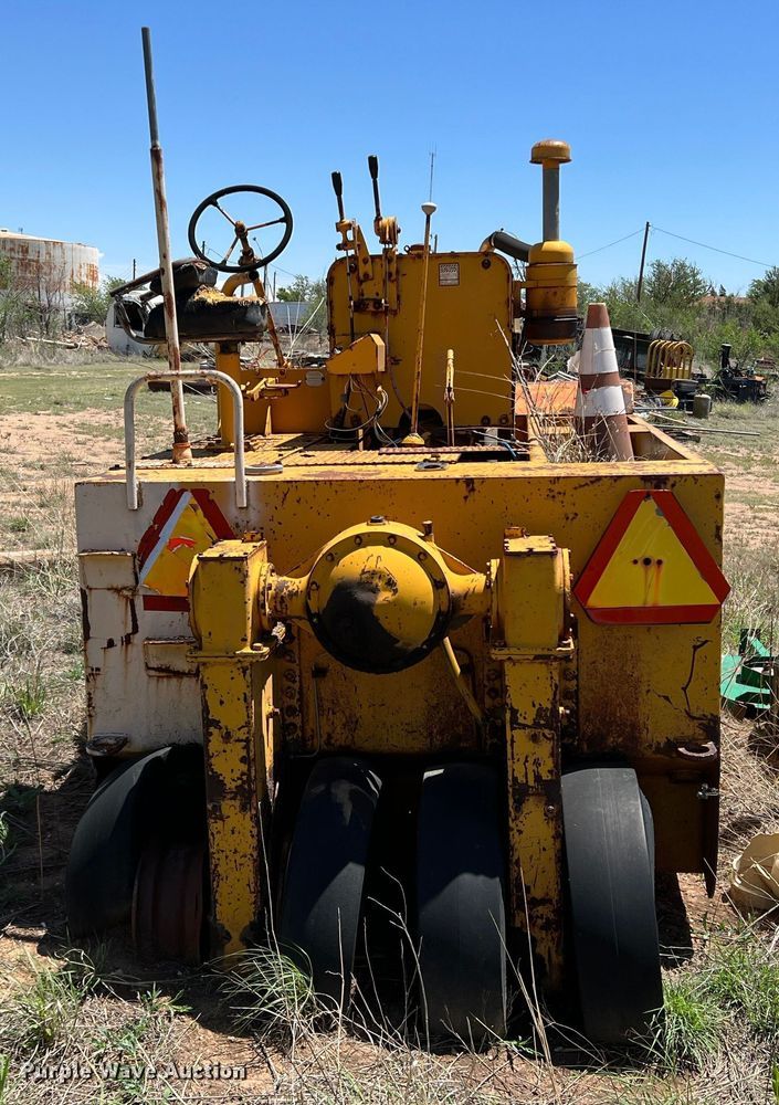 image for item LB9309 Galion Roll-O-Matic UB-220  pneumatic roller