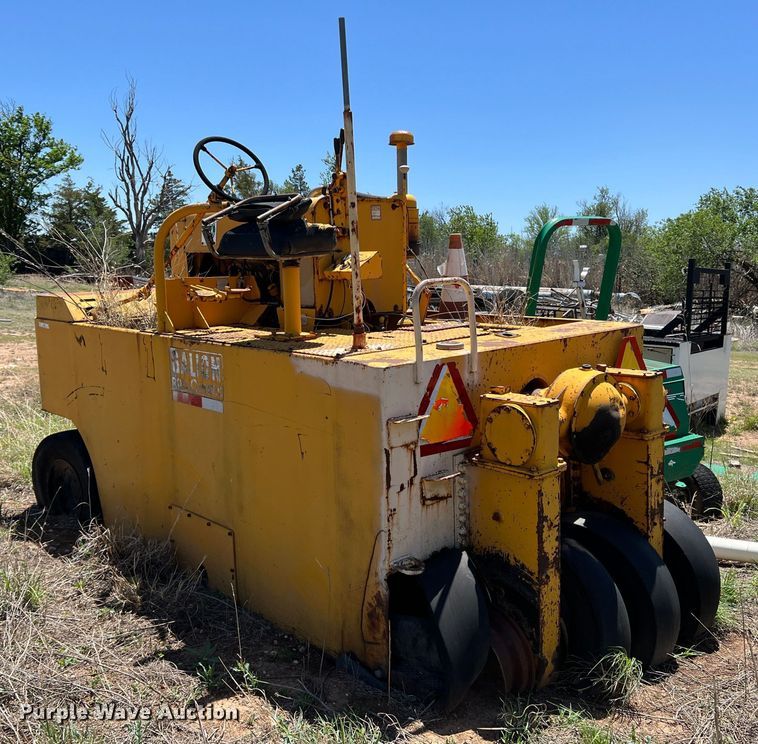 image for item LB9309 Galion Roll-O-Matic UB-220  pneumatic roller