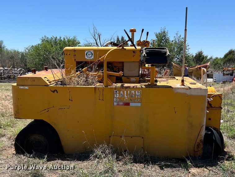 image for item LB9309 Galion Roll-O-Matic UB-220  pneumatic roller