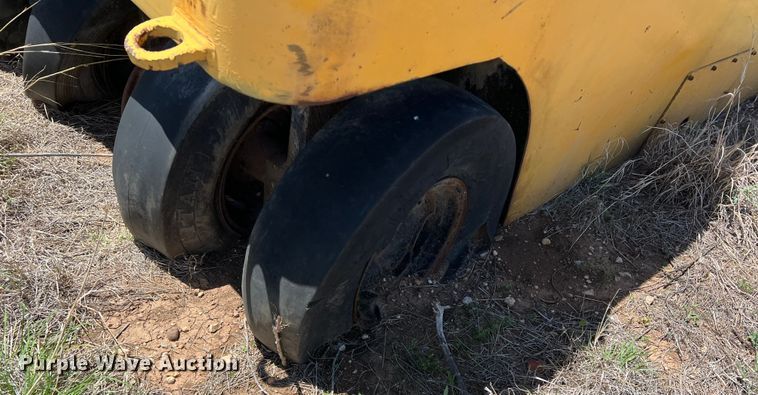 image for item LB9309 Galion Roll-O-Matic UB-220  pneumatic roller