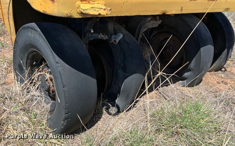 image for item LB9309 Galion Roll-O-Matic UB-220  pneumatic roller