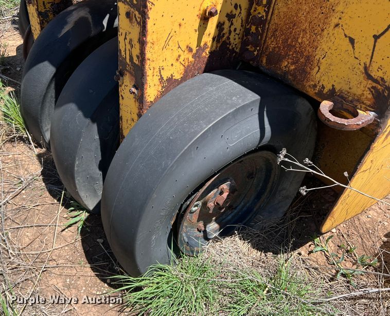 image for item LB9309 Galion Roll-O-Matic UB-220  pneumatic roller