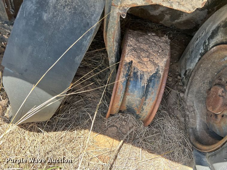 image for item LB9309 Galion Roll-O-Matic UB-220  pneumatic roller