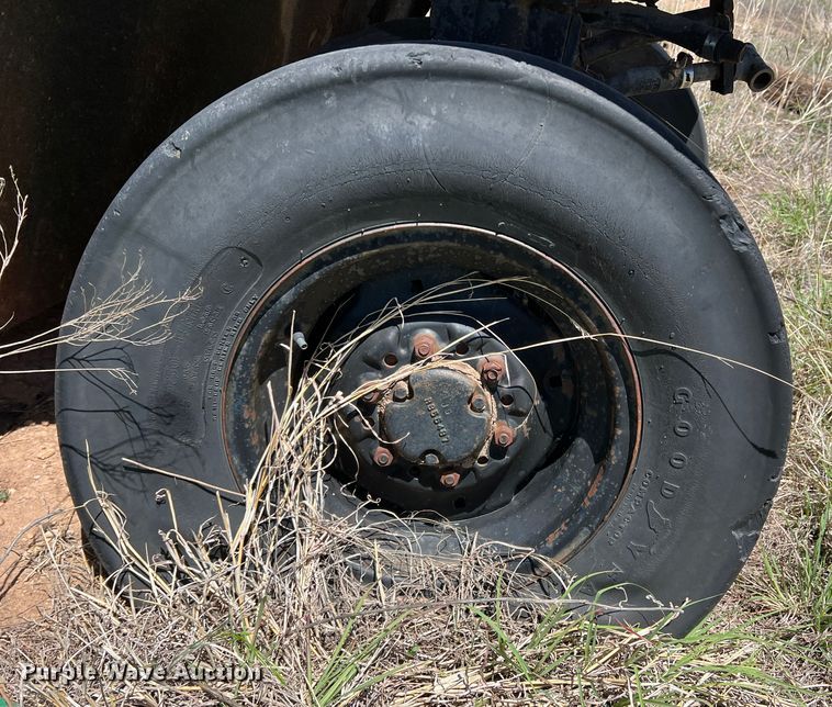 image for item LB9309 Galion Roll-O-Matic UB-220  pneumatic roller