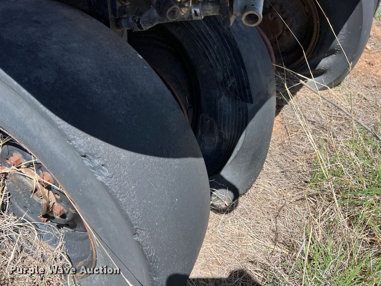 image for item LB9309 Galion Roll-O-Matic UB-220  pneumatic roller