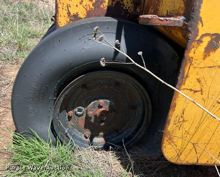 image for item LB9309 Galion Roll-O-Matic UB-220  pneumatic roller