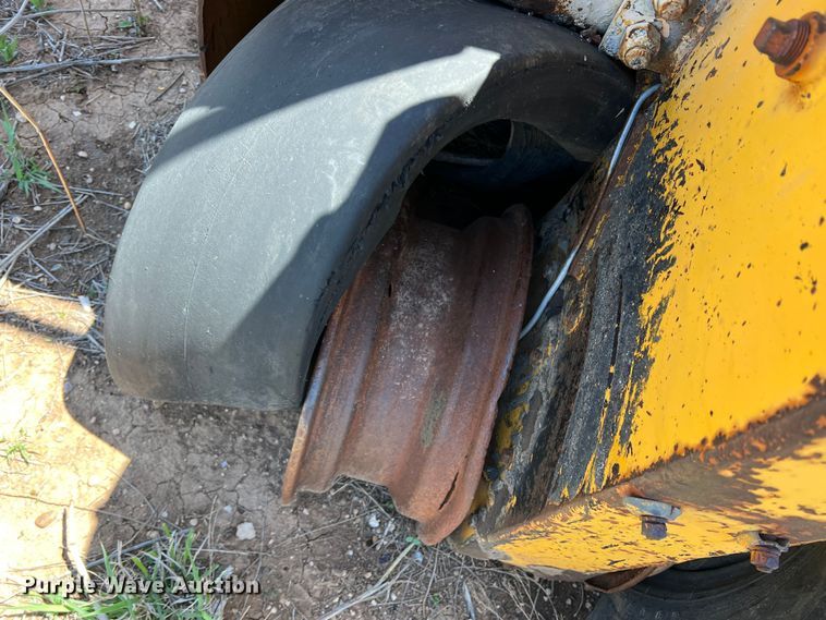 image for item LB9309 Galion Roll-O-Matic UB-220  pneumatic roller