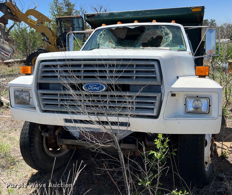 image for item LB9310 1993 Ford F700  dump truck