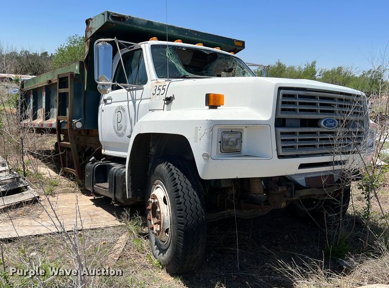 image for item LB9310 1993 Ford F700  dump truck