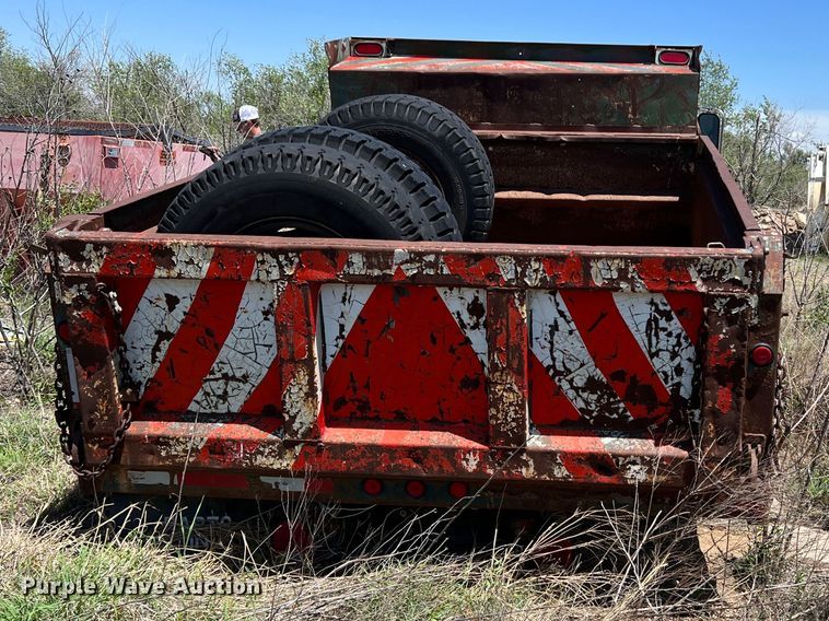 image for item LB9310 1993 Ford F700  dump truck