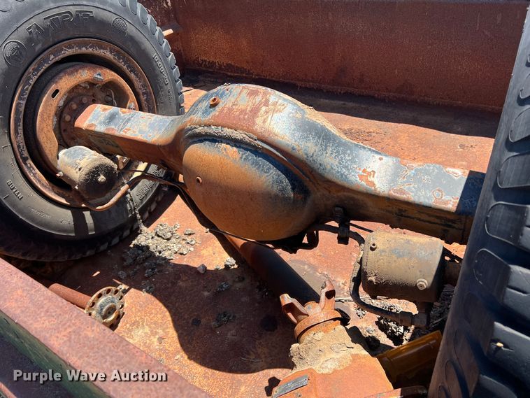 image for item LB9310 1993 Ford F700  dump truck