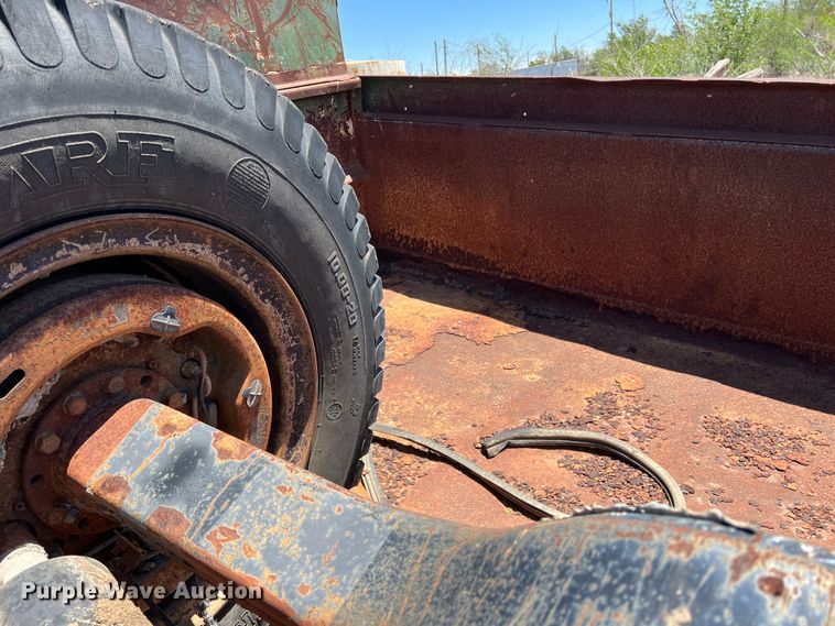 image for item LB9310 1993 Ford F700  dump truck