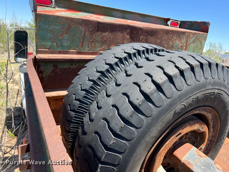 image for item LB9310 1993 Ford F700  dump truck