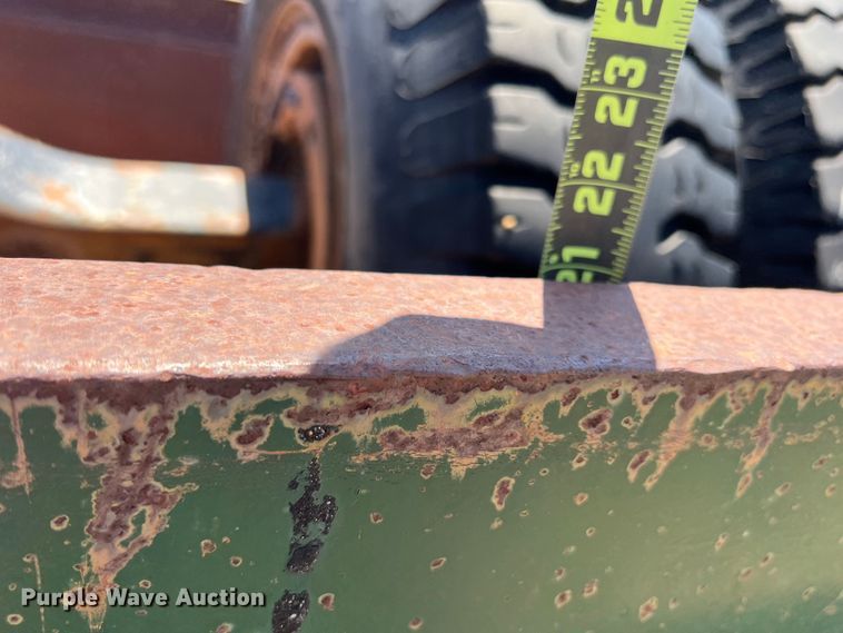 image for item LB9310 1993 Ford F700  dump truck