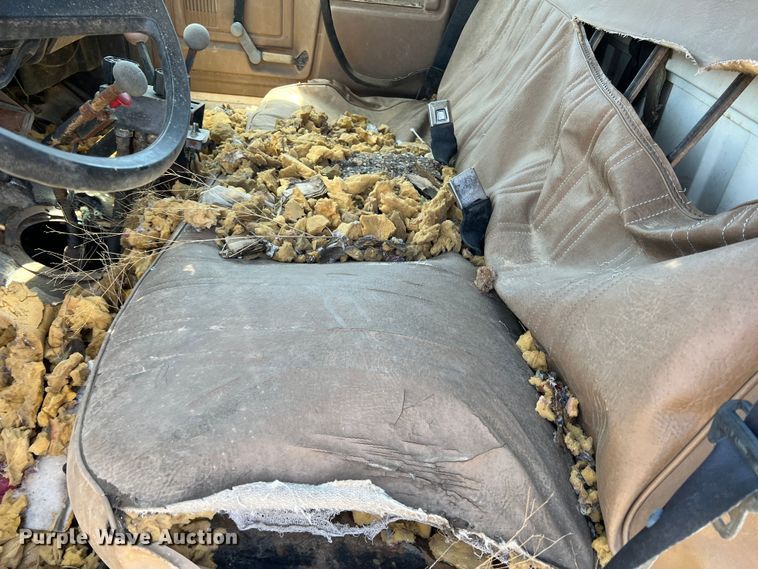 image for item LB9310 1993 Ford F700  dump truck